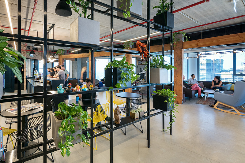 חלל המתנה במשרד מעוצב 